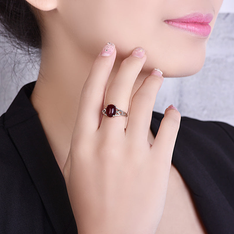 Damen Exklusiver Ring mit rotem Edelstein und filigranem Design Shop Nory