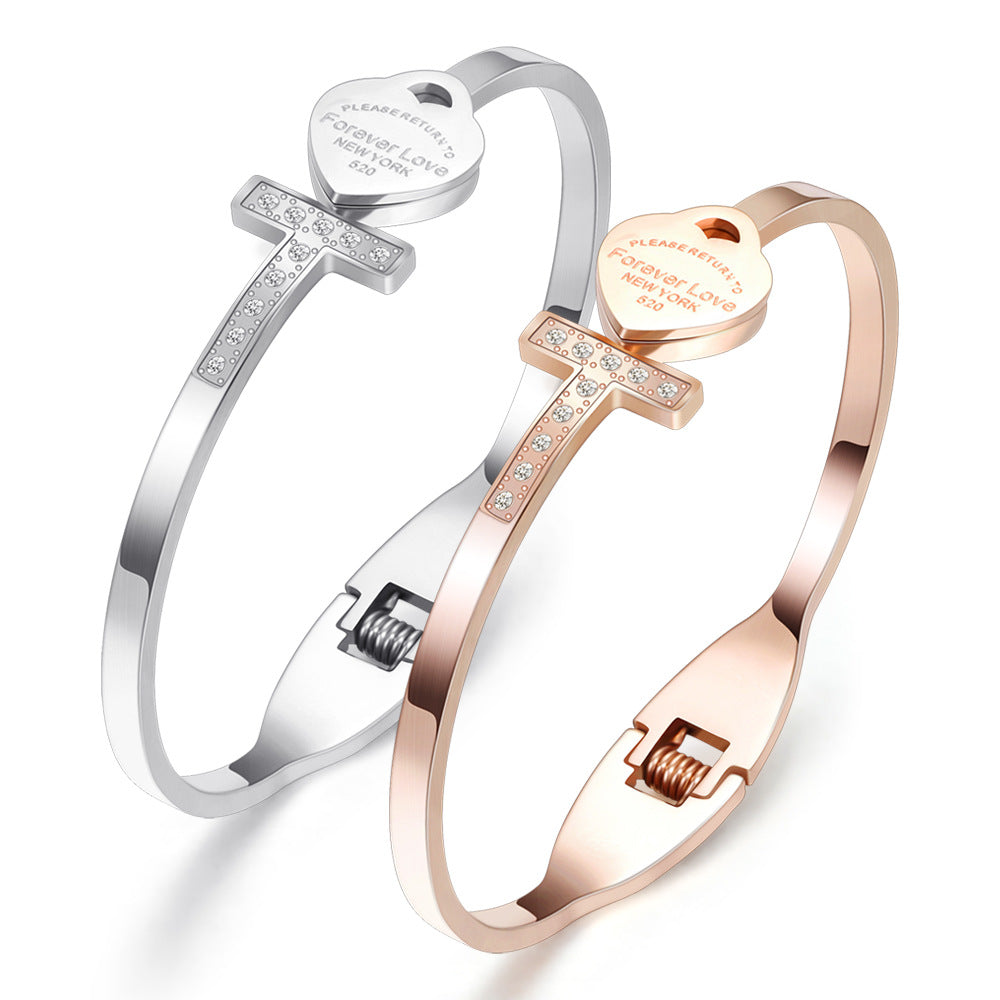 Damen Armreif mit herzförmigem Charm und funkelndem Zirkonia-Besatz Shop Nory
