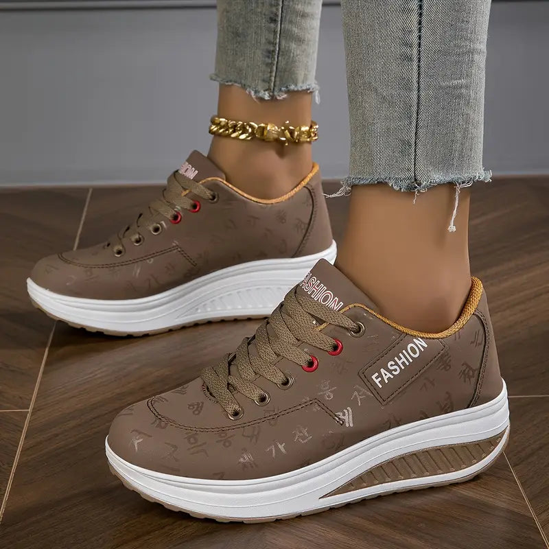 Orthopädische Sneakers mit Keilsohle