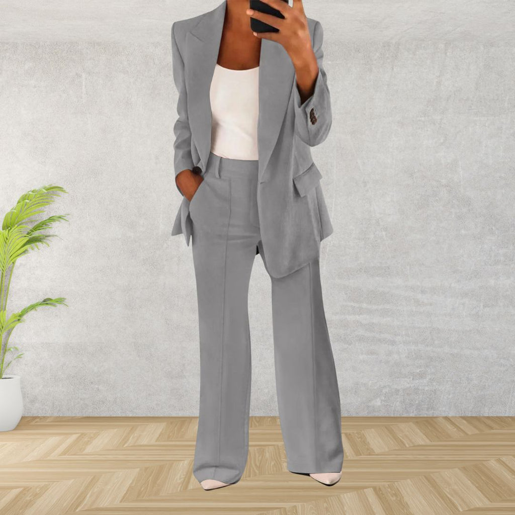 Stilvolle Blazer- und Hosenanzug