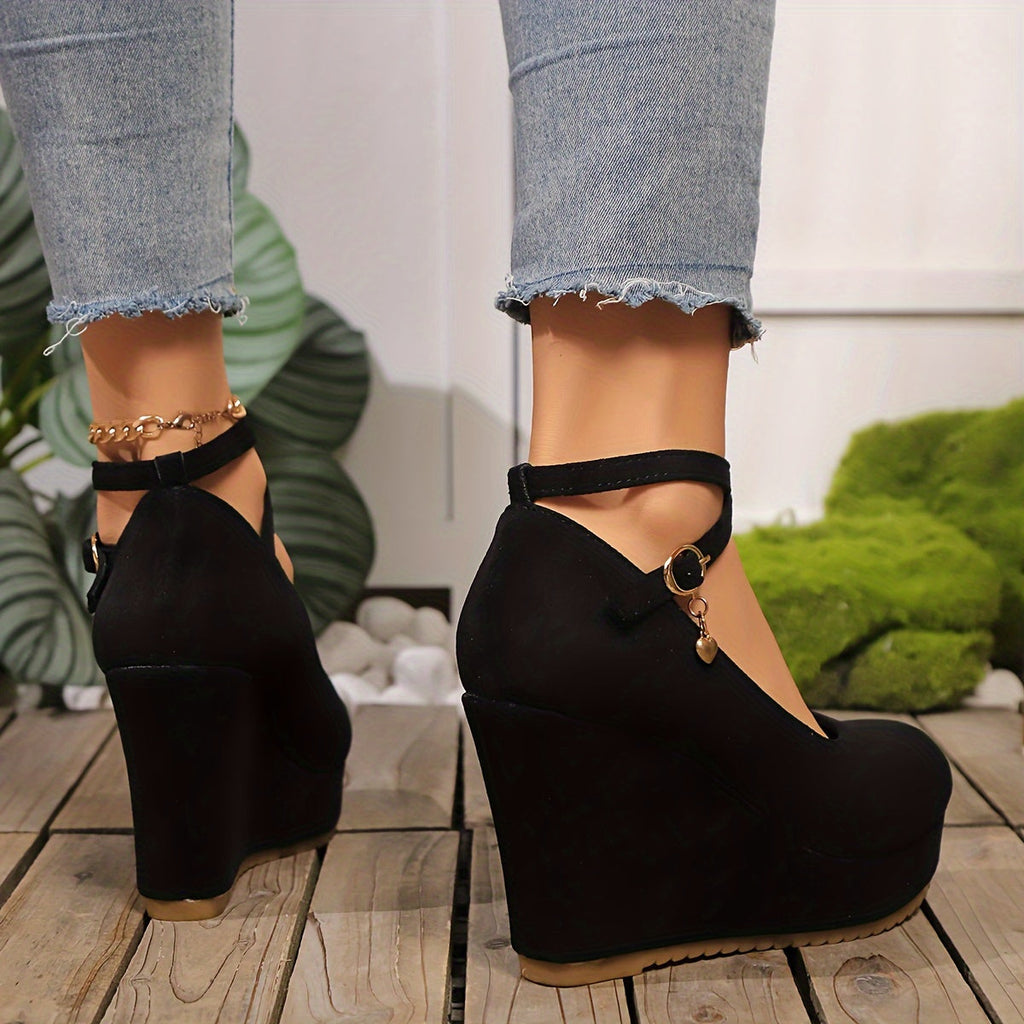 Elegante Damenschuhe mit Keilabsatz