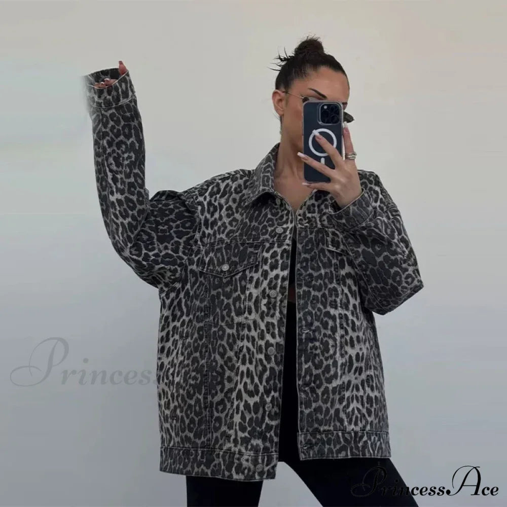 Slim Fit Denim Jacke mit Leopardenstickerei