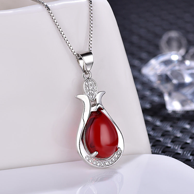 Damen verspielt eleganter Anhänger aus grünem Jade mit Zirkonia-Besatz Shop Nory