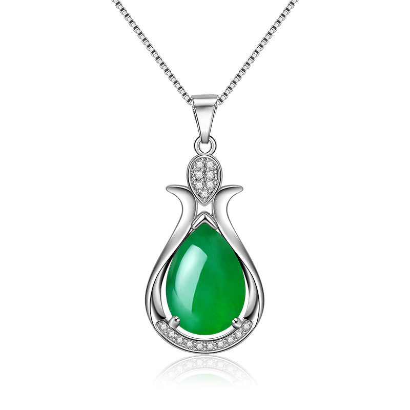 Damen verspielt eleganter Anhänger aus grünem Jade mit Zirkonia-Besatz Shop Nory