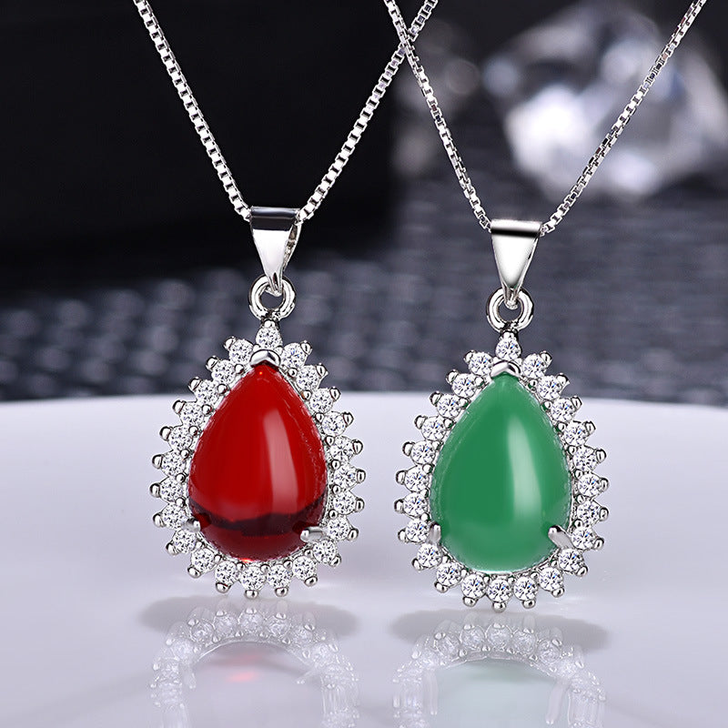 Damen Elegante Halskette mit tropfenförmigem Jade-Anhänger und Zirkonia Shop Nory