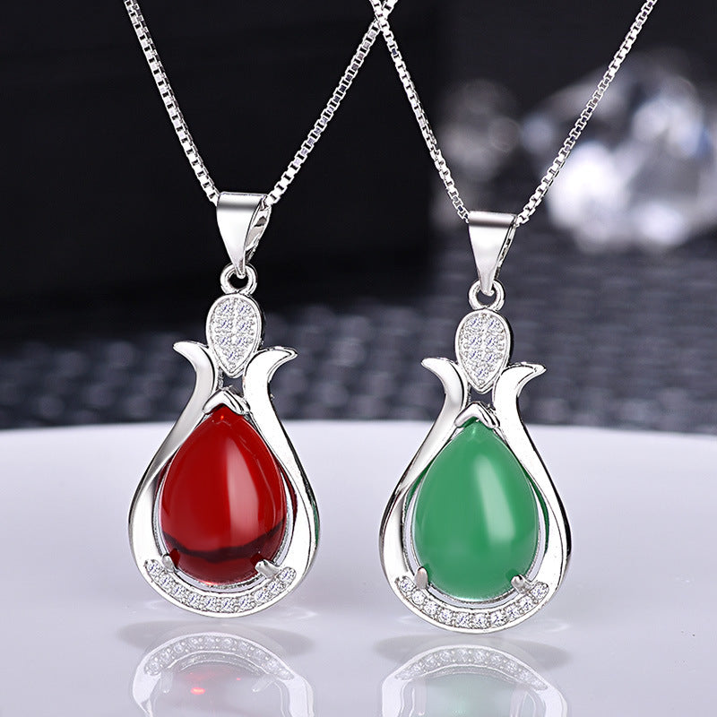 Damen verspielt eleganter Anhänger aus grünem Jade mit Zirkonia-Besatz Shop Nory