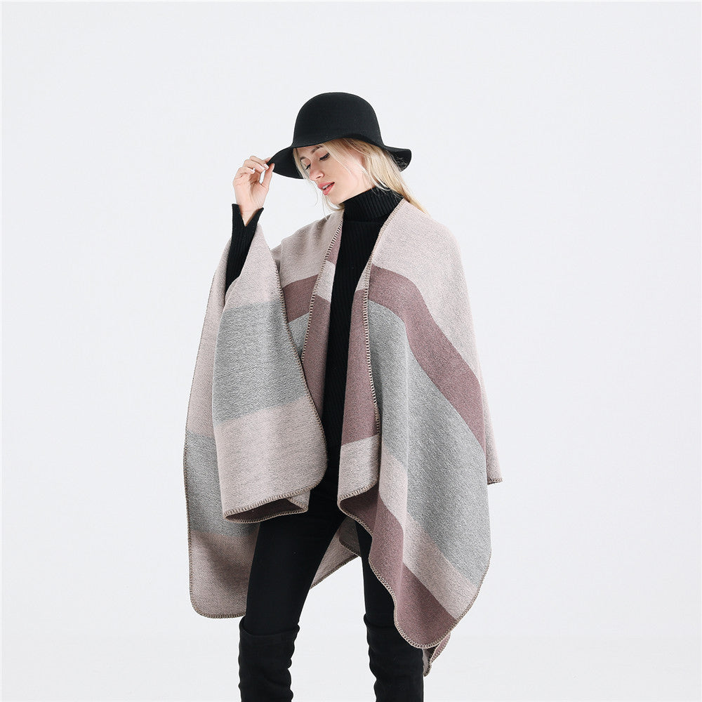 Damen Oversize‑Ruana‑Poncho aus Wollmix mit geometrischem Blockjacquard und V‑Ausschnitt Shop Nory