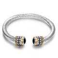 Damen Armreif mit drehbarem Drahtdesign und eleganten Zirkonia-Details Shop Nory