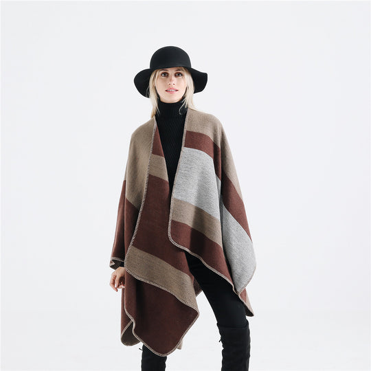 Damen Oversize‑Ruana‑Poncho aus Wollmix mit geometrischem Blockjacquard und V‑Ausschnitt Shop Nory