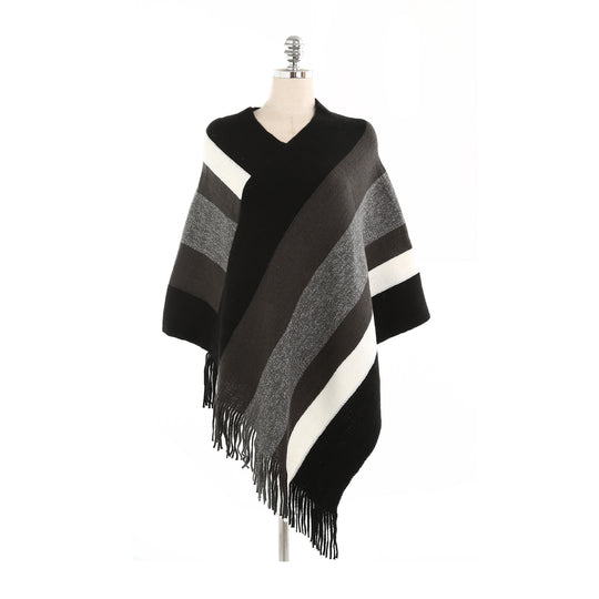Damen Oversize‑Strickruana mit Fransensaum und diagonaler Blockstreifen‑Optik Shop Nory