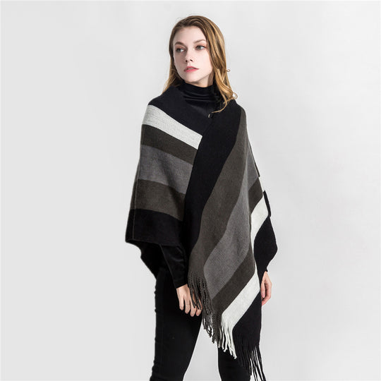 Damen Oversize‑Strickruana mit Fransensaum und diagonaler Blockstreifen‑Optik Shop Nory
