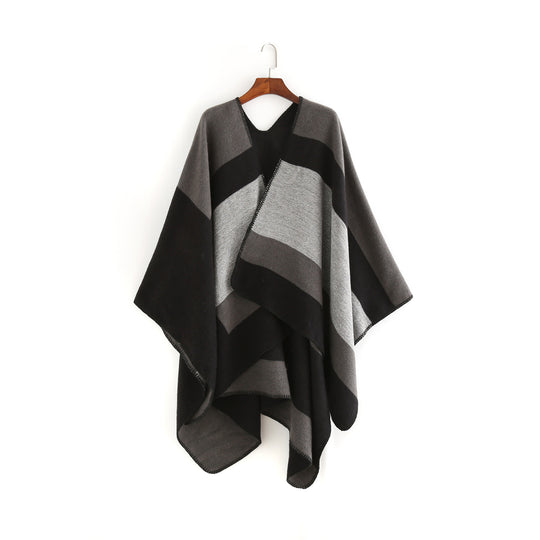 Damen Oversize‑Ruana‑Poncho aus Wollmix mit geometrischem Blockjacquard und V‑Ausschnitt Shop Nory