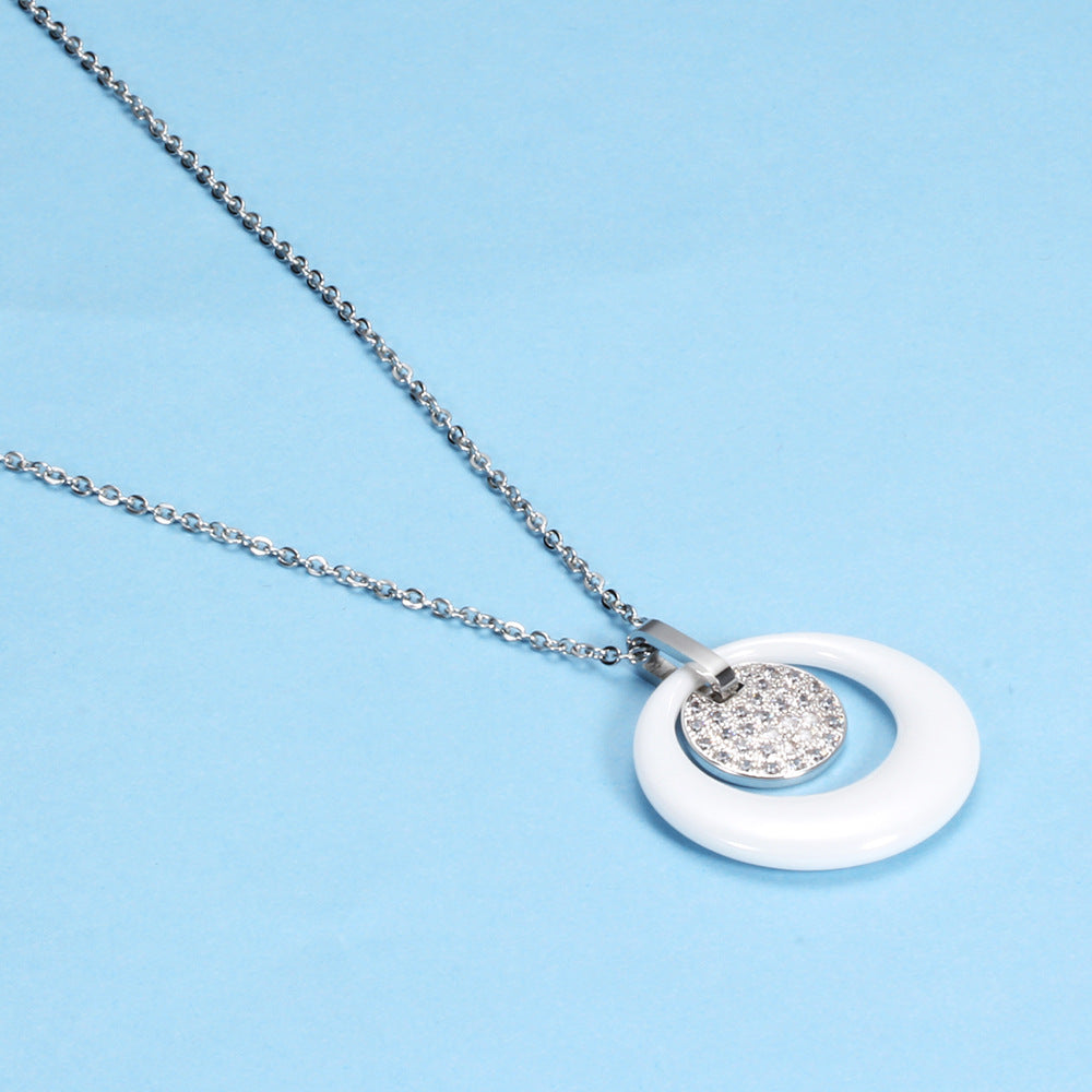 Damen Halskette mit modernem doppeltem Anhänger und elegantem Metallfinish Shop Nory
