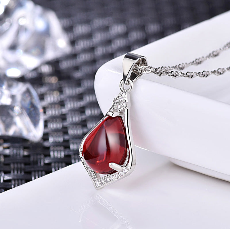 Damen Halskette mit hochwertigem Jade-Anhänger und Zirkonia-Besatz Shop Nory