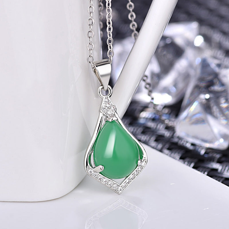 Damen Halskette mit hochwertigem Jade-Anhänger und Zirkonia-Besatz Shop Nory