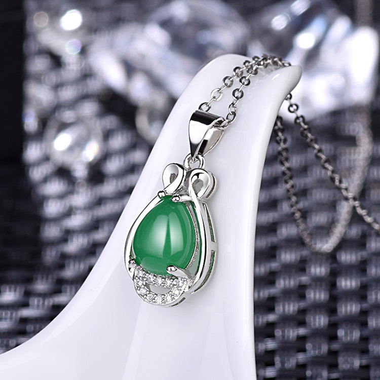 Damen Eleganter Jadeschmuck mit funkelndem Anhänger Shop Nory