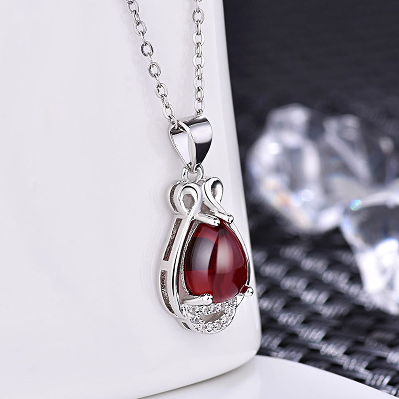 Damen Eleganter Jadeschmuck mit funkelndem Anhänger Shop Nory