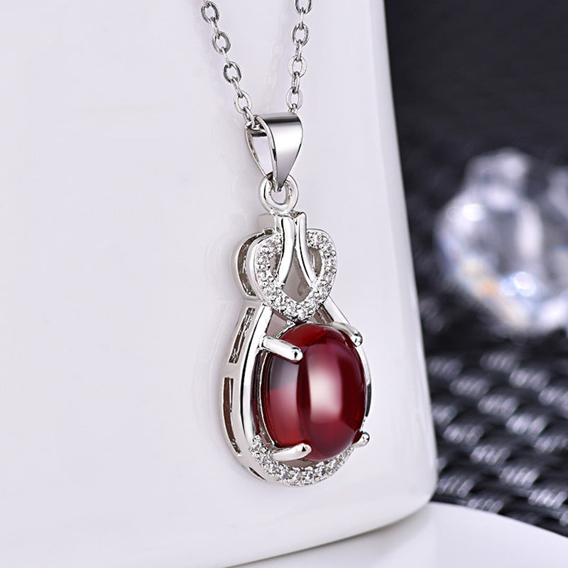 Damen Halskette mit elegantem Jade-Anhänger und funkelndem Zirkonia-Besatz Shop Nory