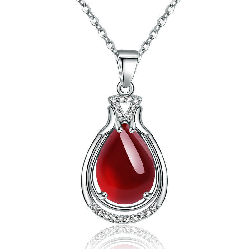 Damen elegante Halskette mit tropfenförmigem Jade-Anhänger und filigranen Zirkonia-Besatz Shop Nory
