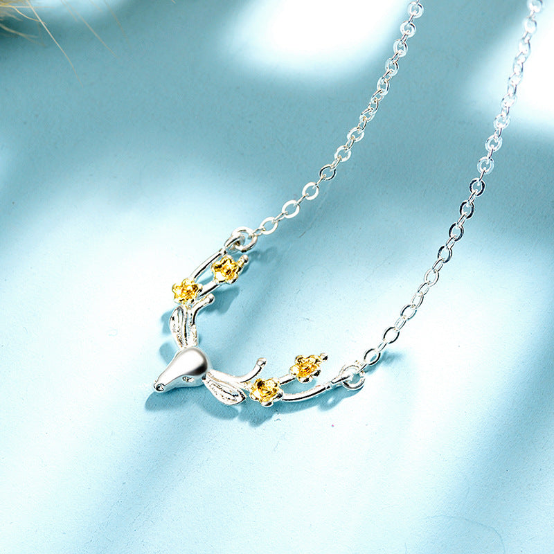 Damen Halskette mit kunstvollem Geweih-Design und floralen Akzenten Shop Nory