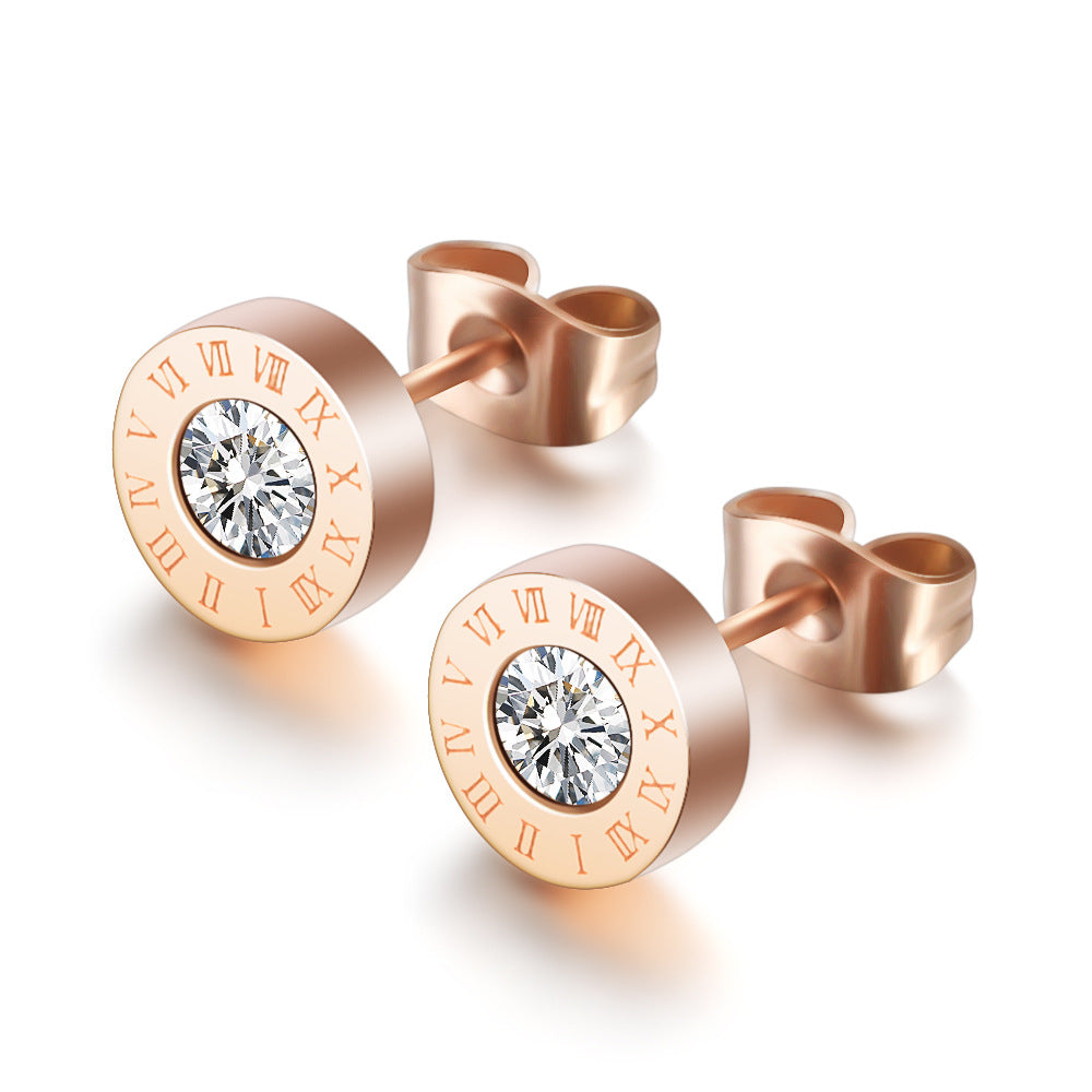 Damen Ohrstecker mit funkelndem Kristall und romatisch gravierter Umrandung Shop Nory