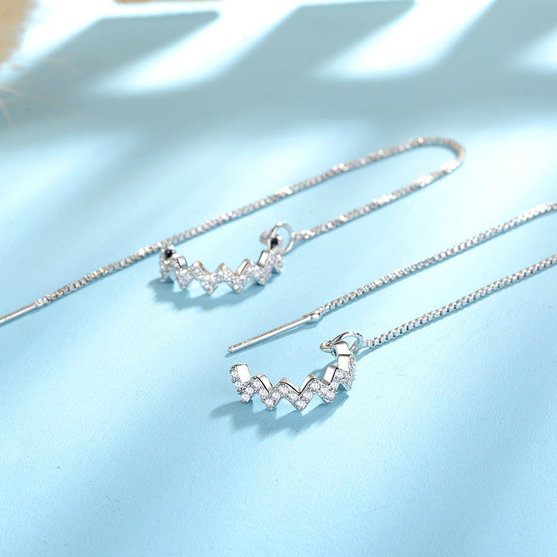 Damenohrringe mit zigarrenförmigem Zirkonia-Besatz und elegantem Design Shop Nory