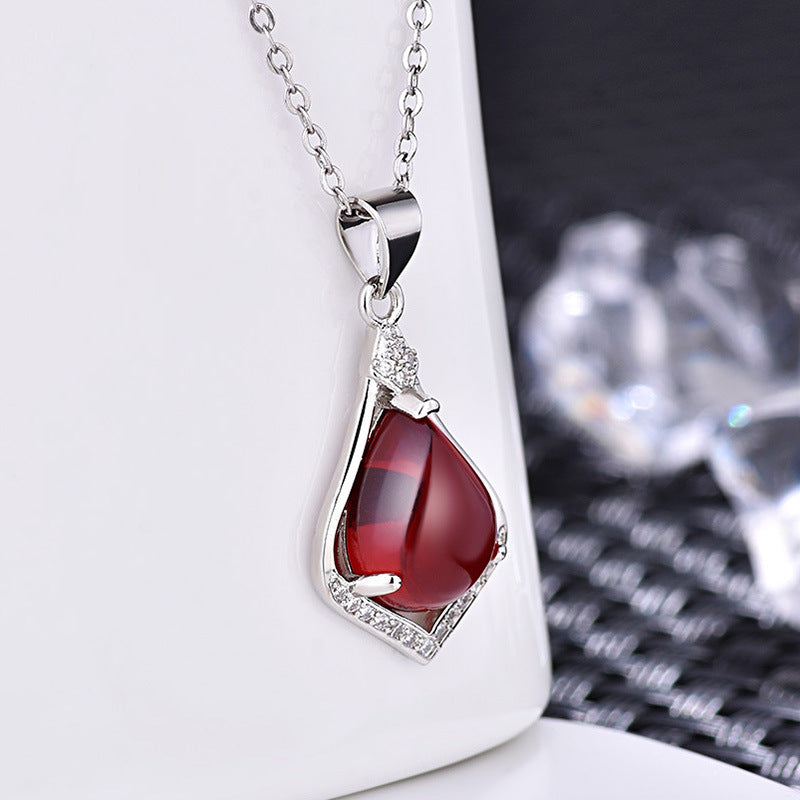 Damen Halskette mit hochwertigem Jade-Anhänger und Zirkonia-Besatz Shop Nory