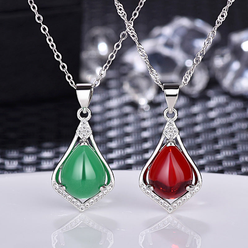Damen Halskette mit hochwertigem Jade-Anhänger und Zirkonia-Besatz Shop Nory
