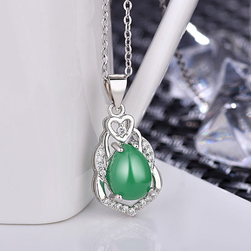 Damen handgefertigte Halskette mit grünem Jade-Anhänger und Zirkonia Shop Nory