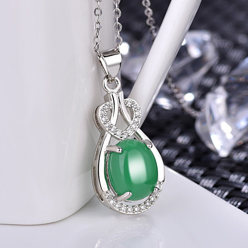 Damen Halskette mit elegantem Jade-Anhänger und funkelndem Zirkonia-Besatz Shop Nory