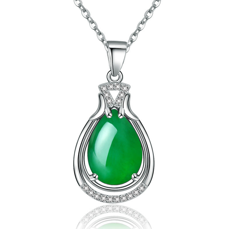 Damen elegante Halskette mit tropfenförmigem Jade-Anhänger und filigranen Zirkonia-Besatz Shop Nory