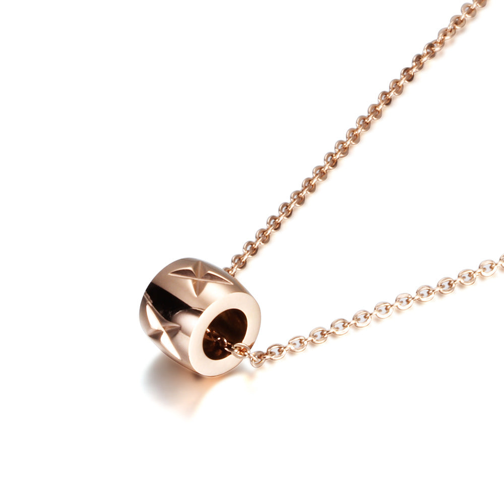 Damen Halskette mit stilvollem Anhänger und feiner Gliederkette Shop Nory