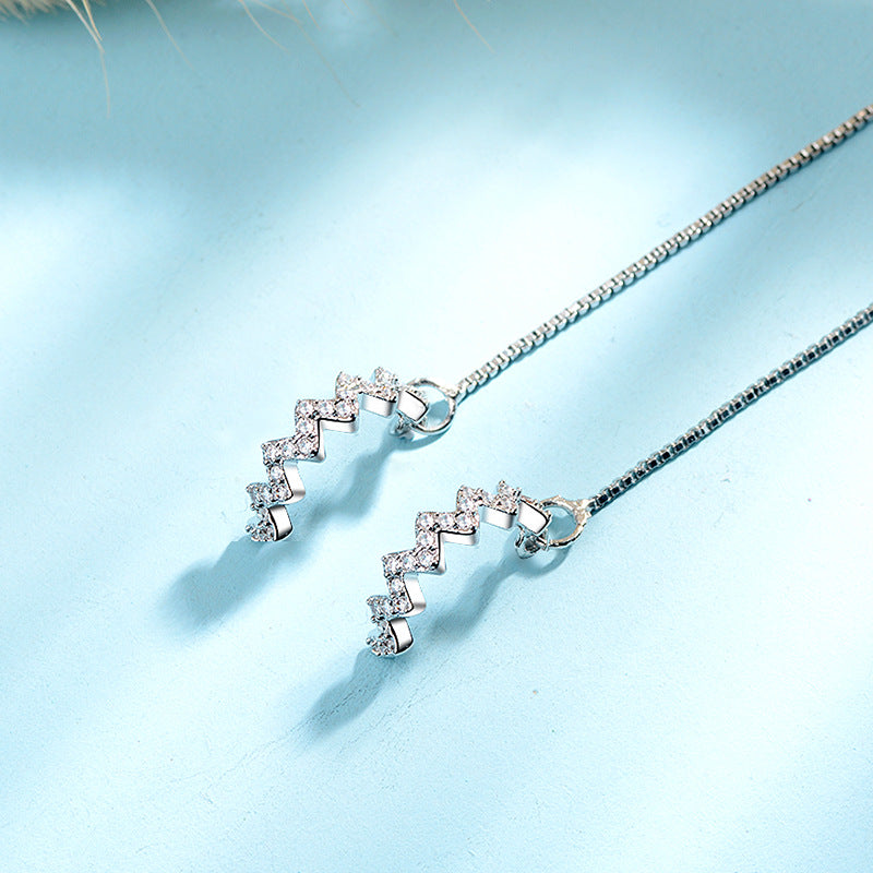 Damenohrringe mit zigarrenförmigem Zirkonia-Besatz und elegantem Design Shop Nory