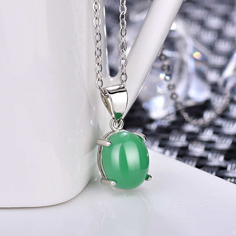 Damen Halskette mit hochwertigem grünen Jade-Anhänger und elegantem Silberdesign Shop Nory