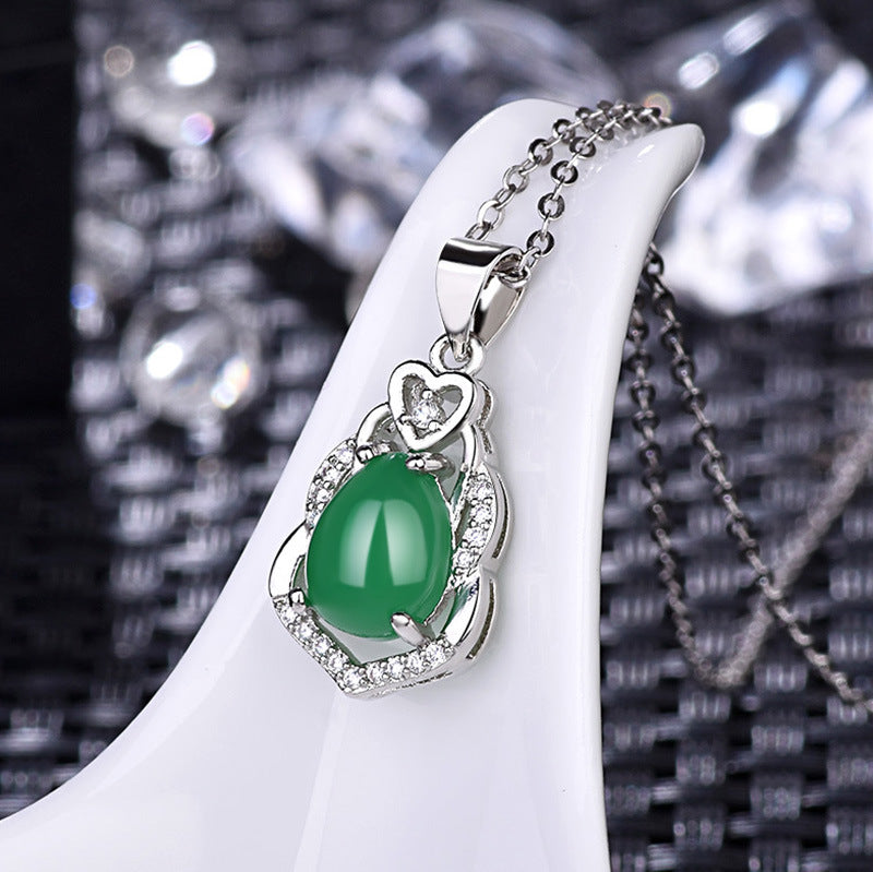 Damen handgefertigte Halskette mit grünem Jade-Anhänger und Zirkonia Shop Nory