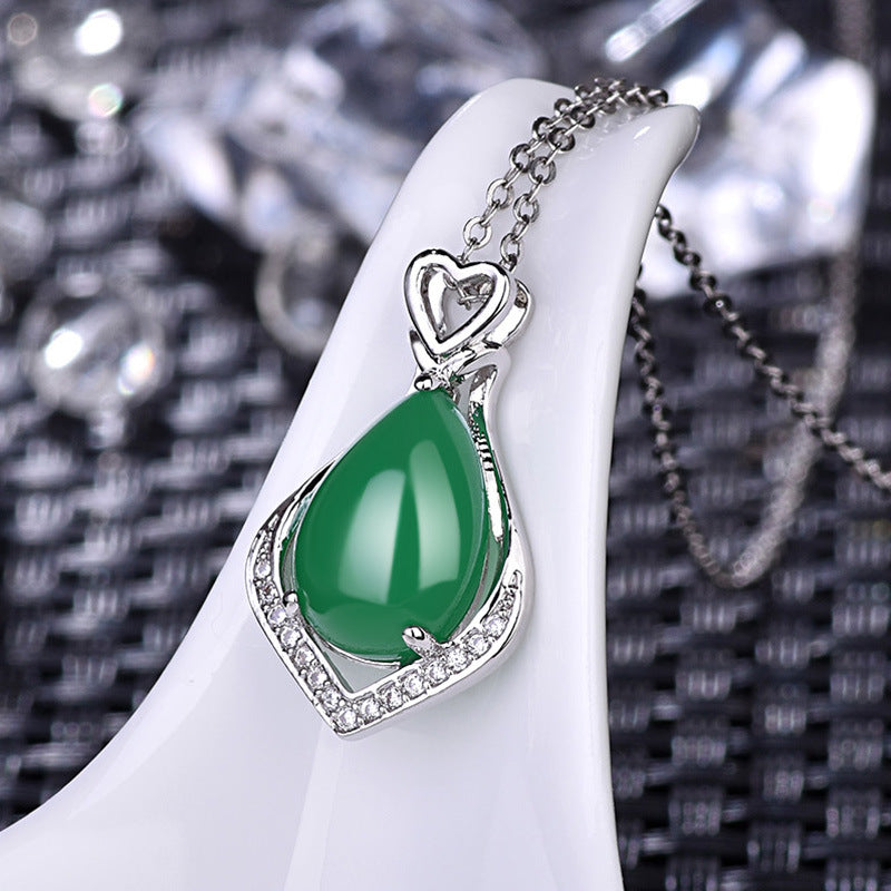 Damen Designer-Halskette mit grünem Jade-Anhänger Shop Nory