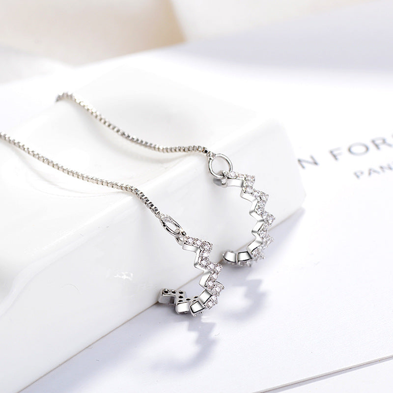 Damenohrringe mit zigarrenförmigem Zirkonia-Besatz und elegantem Design Shop Nory
