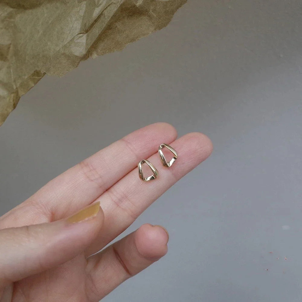Kleine Dreieckige Steckerohrringe | Shop Nory