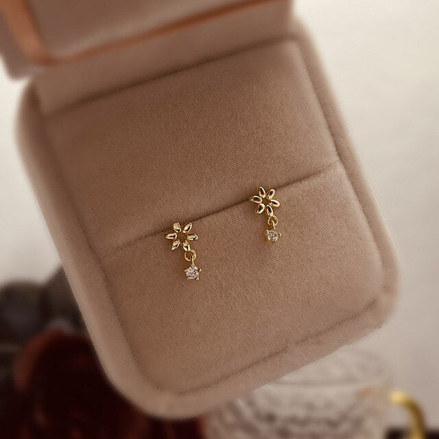 Glänzende Zirkon Blumen Ohrstecker | Shop Nory