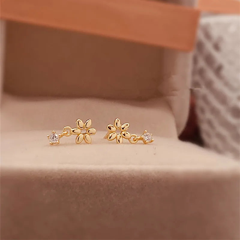Glänzende Zirkon Blumen Ohrstecker | Shop Nory