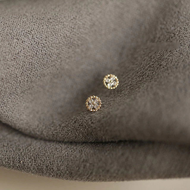 Eingelassene Zirkon Disc Kreuz Blumen Ohrringe | Shop Nory