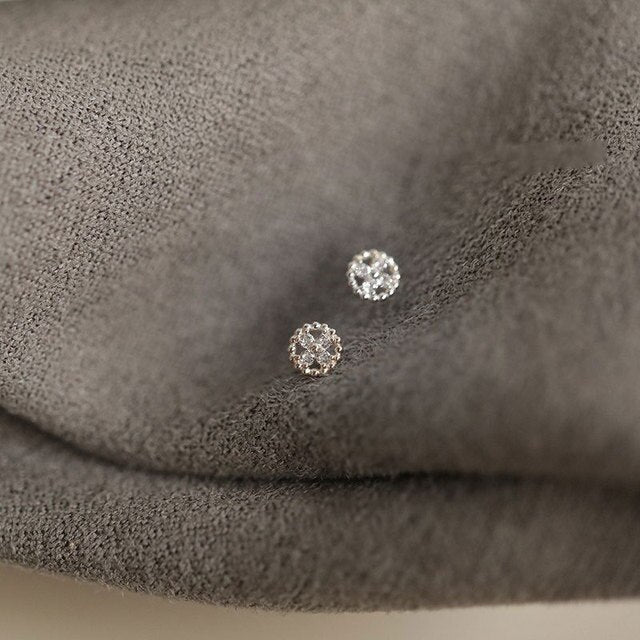 Eingelassene Zirkon Disc Kreuz Blumen Ohrringe | Shop Nory