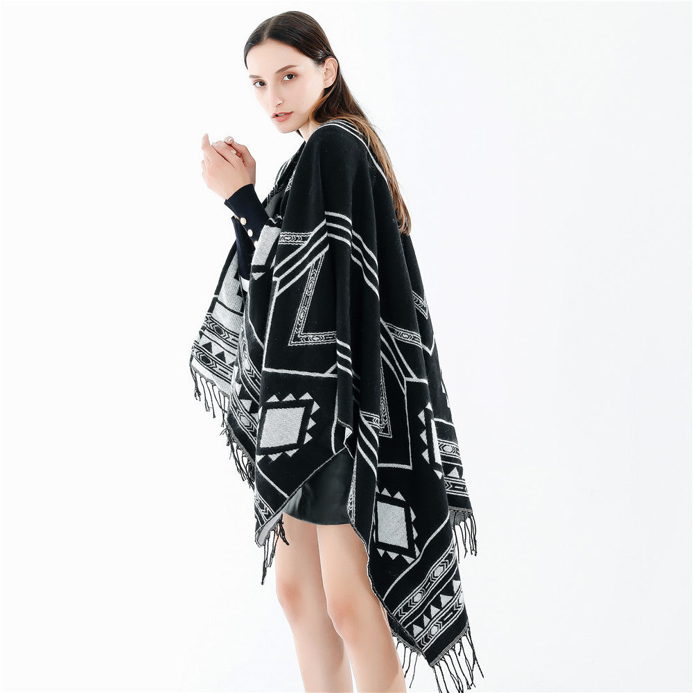 Damen Oversized Fransen-Poncho im Aztekenmuster aus Wollmix Shop Nory