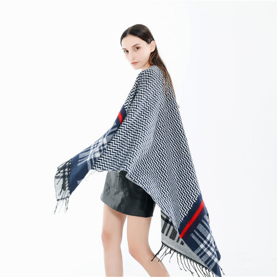 Damen Oversize-Umhangponcho aus Wollmix mit Karomuster, Zickzackjacquard und Fransensaum Shop Nory