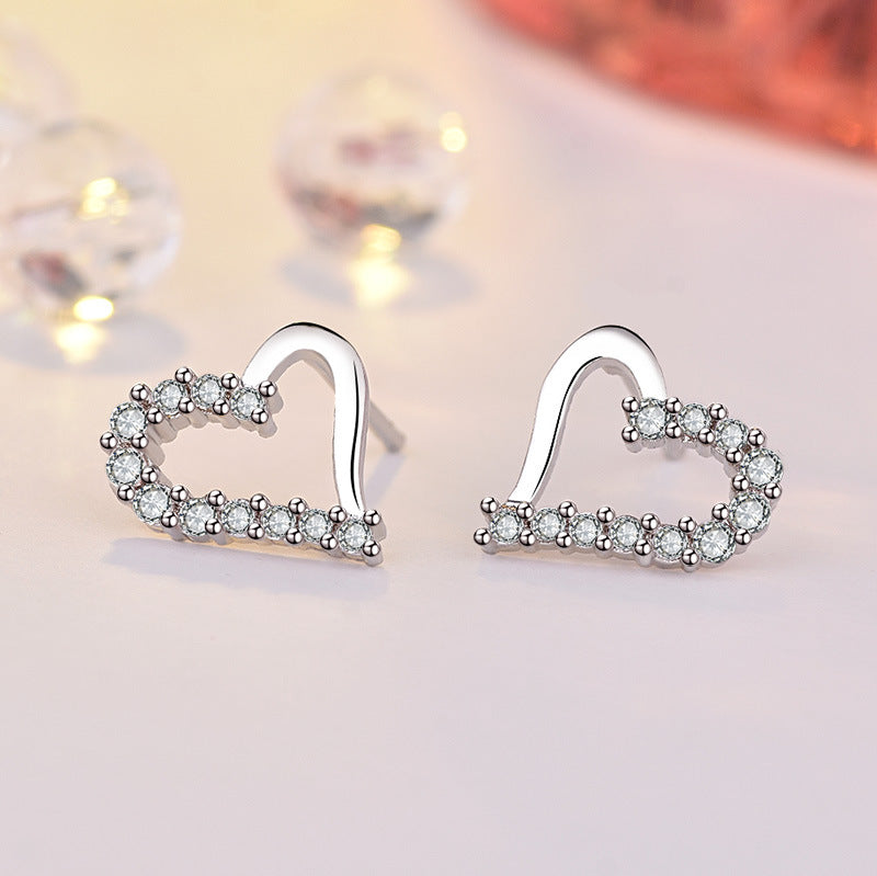 Damen Ohrringe im eleganten Herzdesign mit funkelnden Zirkonia Shop Nory