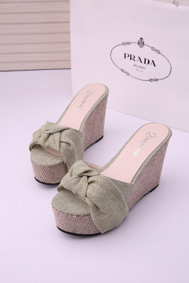 Damen nan Keil-Pantolette mit hohem Bast-Plateau und gedrehtem Textilriemen