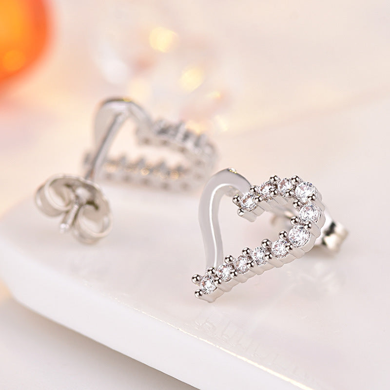 Damen Ohrringe im eleganten Herzdesign mit funkelnden Zirkonia Shop Nory