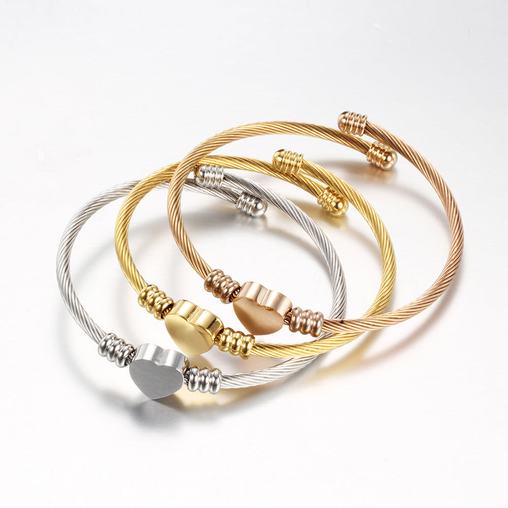 Damen Armreif mit herzförmigem Anhänger und verstellbarem Design Shop Nory