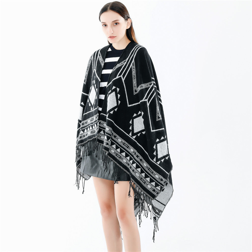 Damen Oversized Fransen-Poncho im Aztekenmuster aus Wollmix Shop Nory