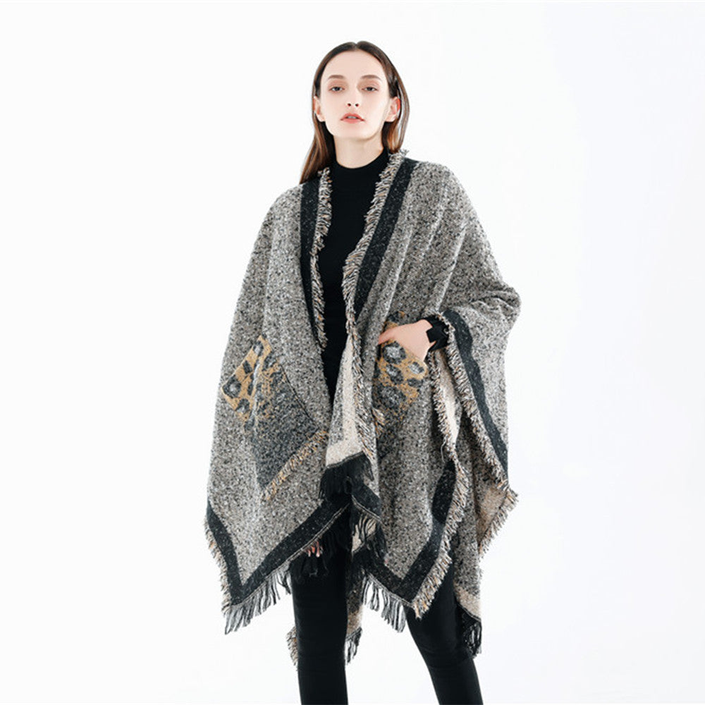 Damen Oversize-Ruana-Poncho im wolligen Mix mit Fransen und Kontrastkante Shop Nory